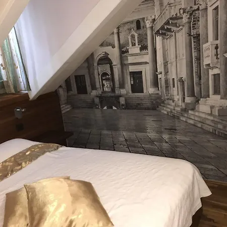 Hotel Diana